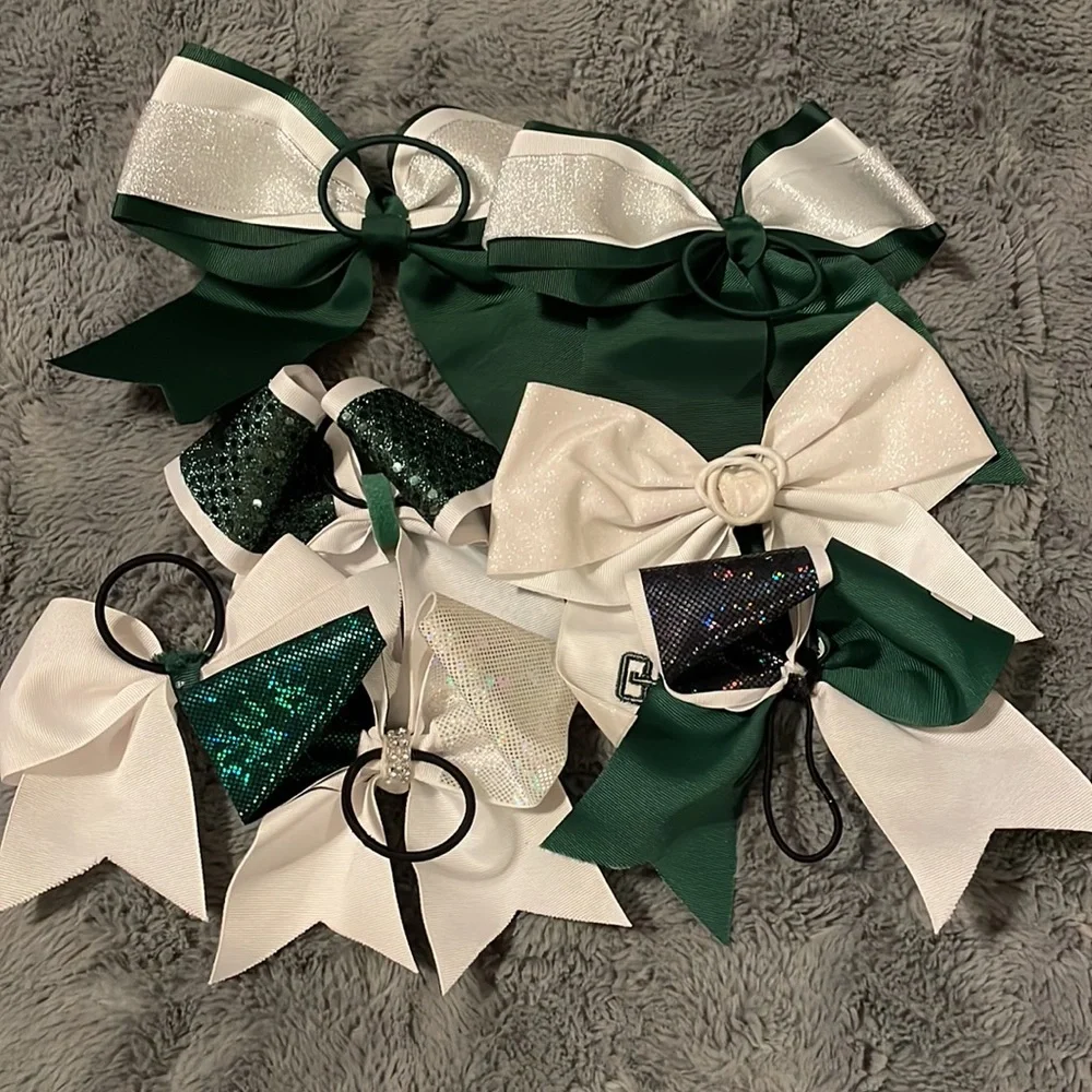 Bundle of 7 green and white cheer bows